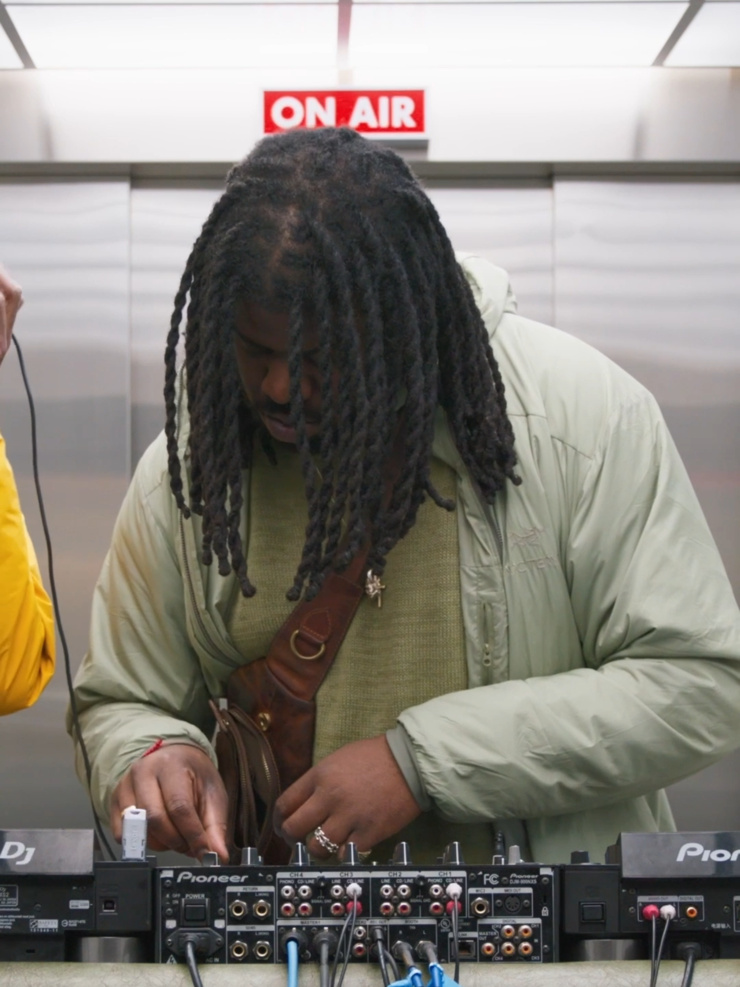 Drums, diaspora, and deep feeling IFE Radio is a movement, not a set. 🛗🪩💿 Watch the full episode now at www.elevatormusic.live 🎧🔊🔘 #ElevatorMusic #iferadio #mike #🛗 #elevator #cds #royayers #jazzfusion #footwork #breakbeat #djset #dj