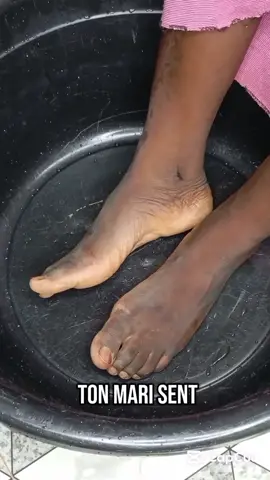 Tu veux des pieds doux comme fufu bien pilé ? Suis les étapes hein 😏🔥 Et surtout, arrête de négliger ton homme là, occupe-toi de ses pieds avant qu’une autre le fasse😜. Tu veux sauver ton couple ou ton maillot ? Commande ta cire ou prends ton rendez-vous maintenant !  +227 85 93 32 97 — Parce que rester sauvage, c’est un choix… pas une excuse 😏🔥 #CapCut #conseilsbeauté #routinebeaute #cireorientale #epilation #cire  #conseil #TikTokBeauty #tiktokafrique #tiktokafrica 
