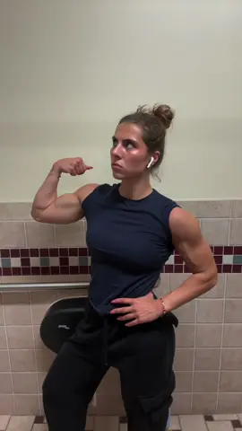 should i do a show one day? girls who have lmk your experience pleaseee i beg #gym #GymTok #bodybuilding #fyp #gymgirl #workout #Fitness #girlswholift
