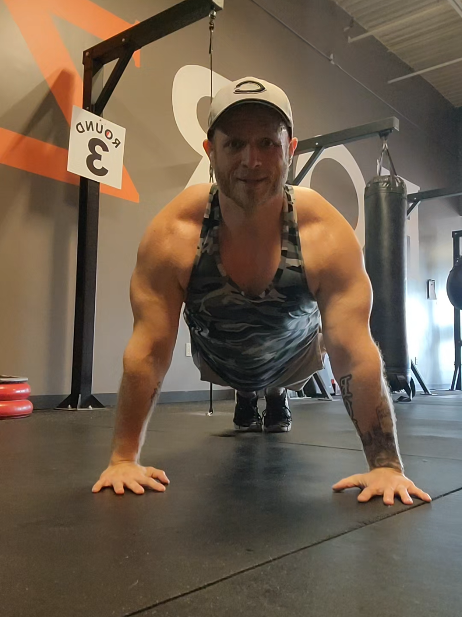 legend has it that I came out of the womb doing pushups 😏 #fyp #pushups #pushupchallenge #challenge #Fitness #workout #motivation #homeworkout 