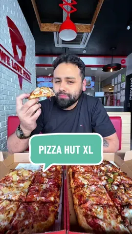 Respuesta a @Aaron Terrazas Saldia  La pizza XL de @Pizza Hut Bolivia promete ser la más grande del país. La pusimos a prueba, vienen 4 sabores y tiene 16 porciones. La vine a poner a prueba con mis anigos, aquí mi reseña. #reseñasreales #pizza #pizzahut #Foodie #review #dondecomer #foodiesoftiktok #santacruzdelasierra🇳🇬 #santacruz #bolivia🇧🇴 #bolivia 