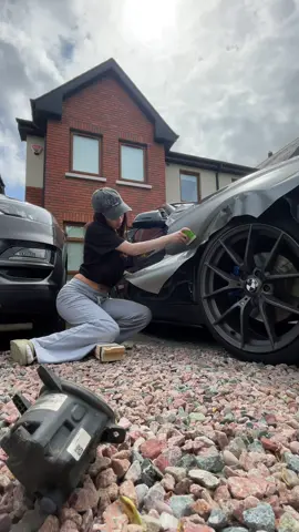 did the other fender today. wanted to do a tutorial but realised I know nothing so this is just showing how I did it :) #bmw #330e #carwrap #carwrapping #irishcarscene #carscene #DIY 
