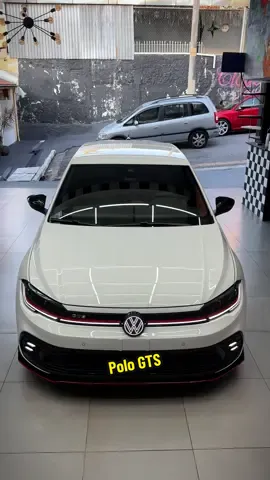 Polo GTS na base dos gearheads 🐙 Confira como ficou incrível os detalhes que realizamos neste polo, mudanças sutis que fizeram toda diferença. Realizamos o envelopamento do aerofólio,instalação do front lip’s dos brabos da @dredworksautomotive.parts junto a faixas personalizadas em vermelho e envelopamento em fibra de carbono no detalhe do pára-choque que mudou a personalidade do carro🫨 Quer mudar os detalhes como seu carro como o @gts.stg8, agende já seu horário! Informações no WhatsApp  #polo #customclub #pologts #pologtsbr #gts #volks #volksnation #volksbrasil #volksworld #volkslovers #poloclub 