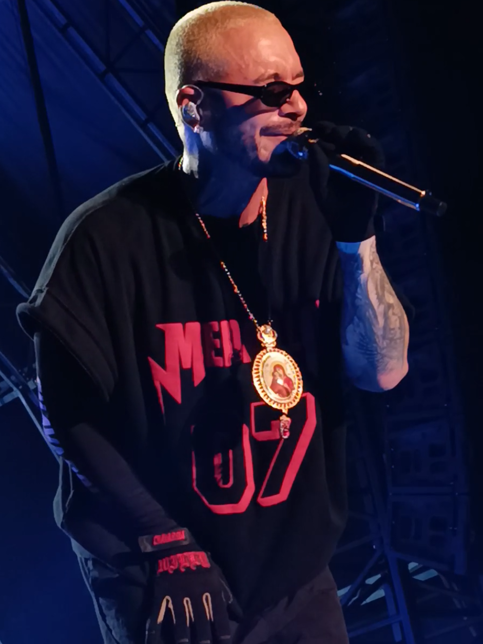 @J Balvin #azul #jbalvinconcert #milano #concerto #jbalvin #reggaeton #fyp #pov #perte #pravoce #paratiiiiiiiiiiiiiiiiiiiiiiiiiiiiiii #videoviral #viralvideos #europe #italia 
