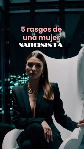 9 rasgos de una mujer narcisista Las mujeres narcisistas a menudo se esconden detrás del encanto y la manipulación, lo que hace que su comportamiento sea difícil de detectar, especialmente si se trata de su madre, hermana o amiga. Si alguna vez te has sentido agobiada/o o menospreciada/o por alguien cercano, estos rasgos pueden resultarle familiares: 1️⃣ Síndrome de la abeja reina. Exige ser el centro de atención, controlando la “colmena” y asegurándose de que todo el mundo gira a su alrededor. 2️⃣ Cumplidos por la espalda. Sus cumplidos te hacen cuestionarte a ti mismo. Ejemplo: “Hoy estás estupenda, mucho mejor que de costumbre”. 3️⃣ Explotar vulnerabilidades. Utiliza las cosas personales que has compartido en tu contra. Ejemplo: Sacar a relucir tus inseguridades durante las discusiones para ganar ventaja. 4️⃣ Celos crónicos. Siente envidia de cualquiera que la supere y trabaja para derribarlo. Ejemplo: Criticar el éxito de alguien diciendo: “Seguro que ha hecho trampas para llegar ahí”. 5️⃣ Se hace la víctima. Tergiversa las situaciones para parecer perjudicada, incluso cuando ella tiene la culpa. Ejemplo: “Después de todo lo que he hecho por ti, ¿cómo has podido tratarme así?”. 6️⃣ Triangulación. Enfrenta a las personas entre sí para mantener el control. Ejemplo: Comparte una historia contigo y una versión diferente con otra persona para crear tensión. 7️⃣ Falta de responsabilidad. Se niega a asumir la responsabilidad de sus actos y siempre echa la culpa a otros. Ejemplo: “No es culpa mía, es que eres demasiado sensible”. 8️⃣ Control a través de la culpa. Te hace sentir responsable de su felicidad. Ejemplo: “Si realmente te importara, harías esto por mí”. 9️⃣ Encanto excesivo con extraños. Es excesivamente encantadora con los extraños mientras que es degradante con los más cercanos. Ejemplo: Se enciende con los conocidos pero te critica a puerta cerrada. ¿Te suena familiar? Reconocer estos rasgos es el primer paso para protegerte. Descargá recursos para protegerte y sanar en el link de mi perfil. Te mereces la paz. #narcisista #abusoemocional #narcisistapatologico #terapia #sanar #personastoxicas #narcisismo 
