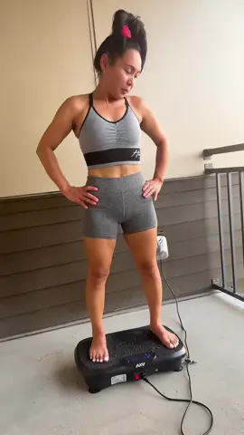 Shake to the max, kirig kirig ang bilbil #shakerplate #vibrationplate #fatshakingmachine #toneyourbodywithvibrationmachine #fyp #foryourpage #fitnesstips #fitnessvibrationplate 