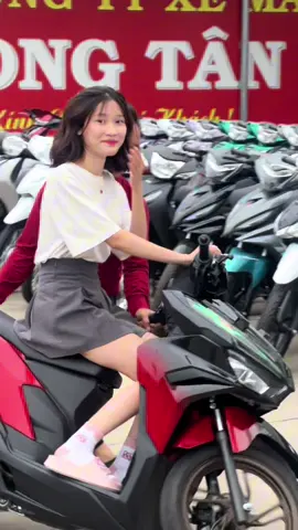 Nhìn bé này giống idol hoa a đào ghơi 🤣 ( vario 125 trả trước 2 củ nhận xe ) #rewiew #vario125 #domini 