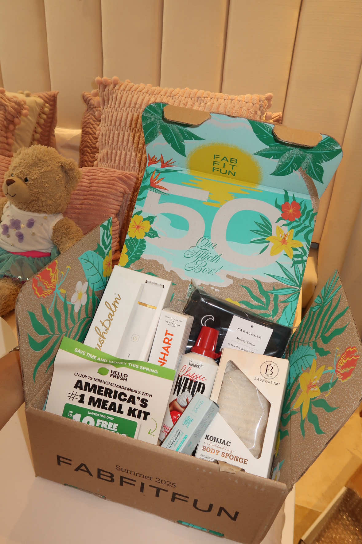 acompañenme a abrir la cajita mas cool de @FabFitFun 📦🩷🪸☀️🌊 demasiado emocionada con estos productitos nuevossss