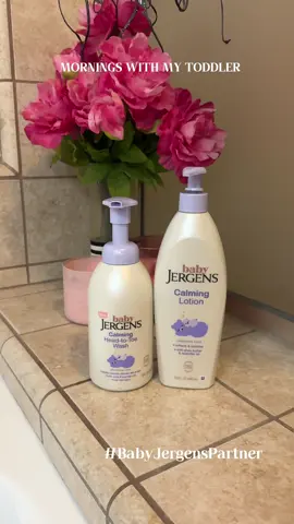 #BabyJergensPartner Spend the morning with us & lets get into this @babyjergens line! Make sure you grab yours on your next Wal-Mart Run! 🩷 #jergens #babyjergens #toddlermom #morningroutine 