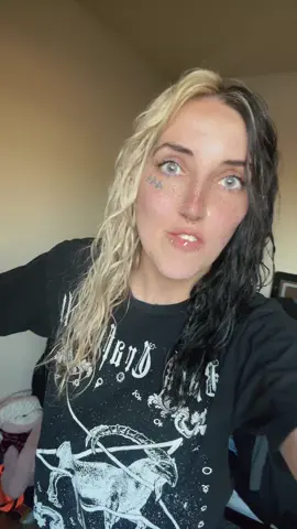 Cardi was not here to play. 👏🏻#cardi #cardib #outside #lesbiansoftiktok #tiktoklesbian #girlswholikegirls #girlswhokissgirls😘🌈 #alphabetmafia #lgbt #wlw #wuhluhwuh #alt #alternative #alttiktok #tattooedandpierced #444 #lesbianswithtattoos 