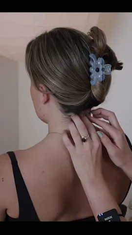 Nape scratches & strap adjustments :) #asmr #asmrtok #fyp #asmrhair 