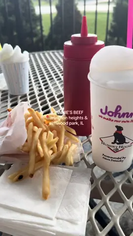 JOHNNIE’S BEEF 📍arlington heights & elmwood park, IL 🍋 in honor of #thebear season 4 tonight #italianbeef #italianbeefsandwiches #johnniesbeef #chicago #chicagoitalianbeef #chicagofood #chicagoitalian #lemonice #italianice #chicagofoodie #chicagorestaurants #Foodie #chicagosuburbs #chicagosuburbfoodies 