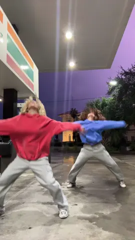 ❤️💙 #viral #fyp #dance #viraldance #Summer #vibe #dancers #danceaesthetic #hoodie #comfy #lightning #rain #duo #cozy #rainyday 