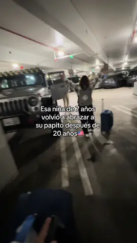 Por fin papito, esa canción me recuerda a la película bajo la misma luna y me marcó de pequeña, al ver este video sigo llorando #reencuentro #estadosunidos🇺🇸 #papá #familia #abrazo #mexicanosenusa 