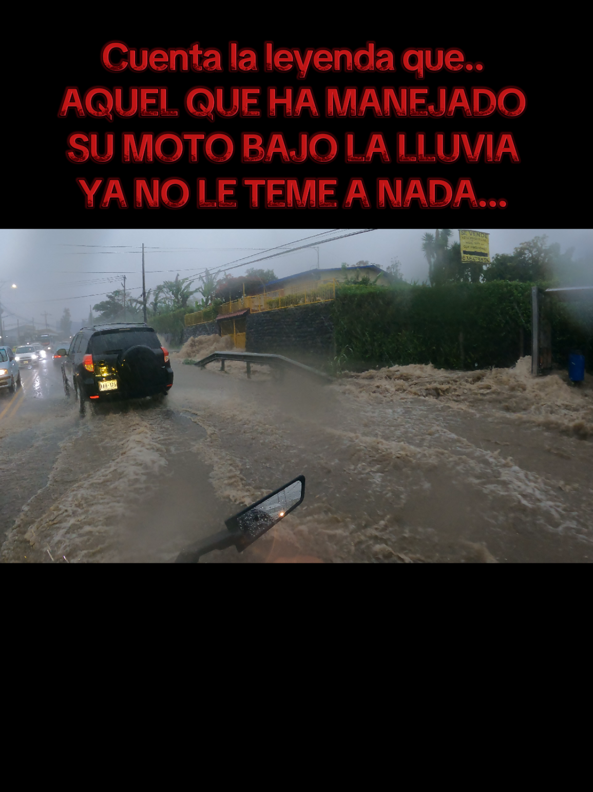 Tremendo aguacero hoy en Coronado. Casi no salgo de ahí! #Carplay #Gopro #NS200 #2014 #Byker #mororcycle #CostaRica #fuerteslluvias #Quiendijomiedo #Tra #Ba #Jan #Doooo 