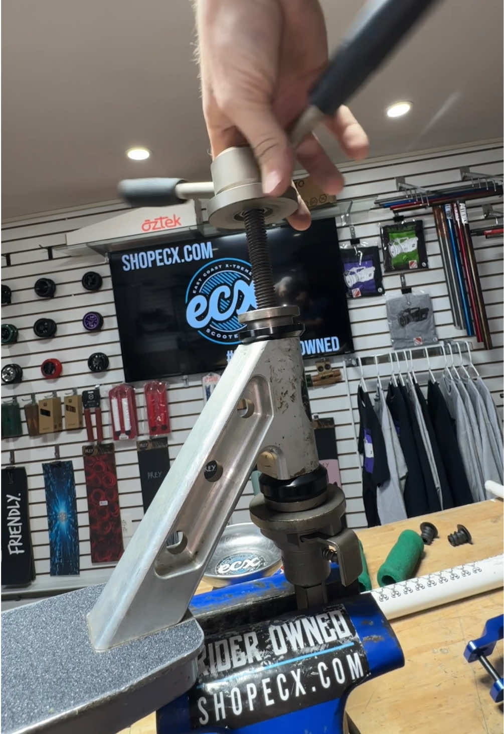 ☠️STANDARD HEADSET ❌ so glad we do not have to do this everyday anymore! #shopECX #CustomScooter #shopriderowned #scootering #ecxscootershop #headset 