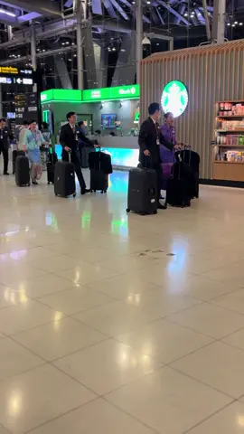 TG crew แค่เห็นก็อบอุ่นแล้ว🫶💜✨@puntrealgoodd #แอร์โฮสเตส #cabincrew #flightattendant #thaiairways #aviation #cabincrewlife #thailand🇹🇭 #cabincrewbkk #สมัครแอร์โฮสเตส #ลูกเรือไทย #การบินไทย #bkk #fyp #ฟีดดดシ 