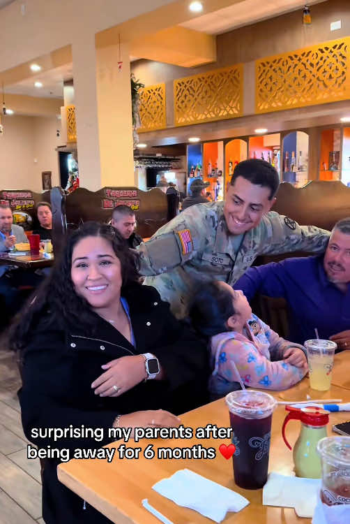 Soldiers coming home.family reunion #usaus #respect #reunion #familythings #familytime # surprise