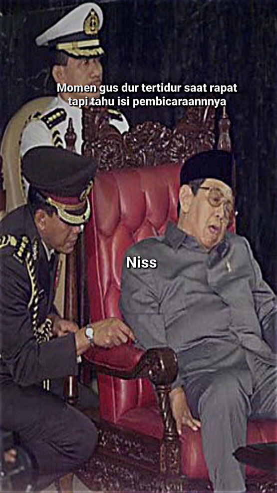 Gus Dur terlihat tertidur, tapi sebenarnya otaknya tetap aktif. Karena beliau sangat cerdas dan berpengalaman, ia bisa menangkap arah pembicaraan dari awal dan langsung paham isinya saat 