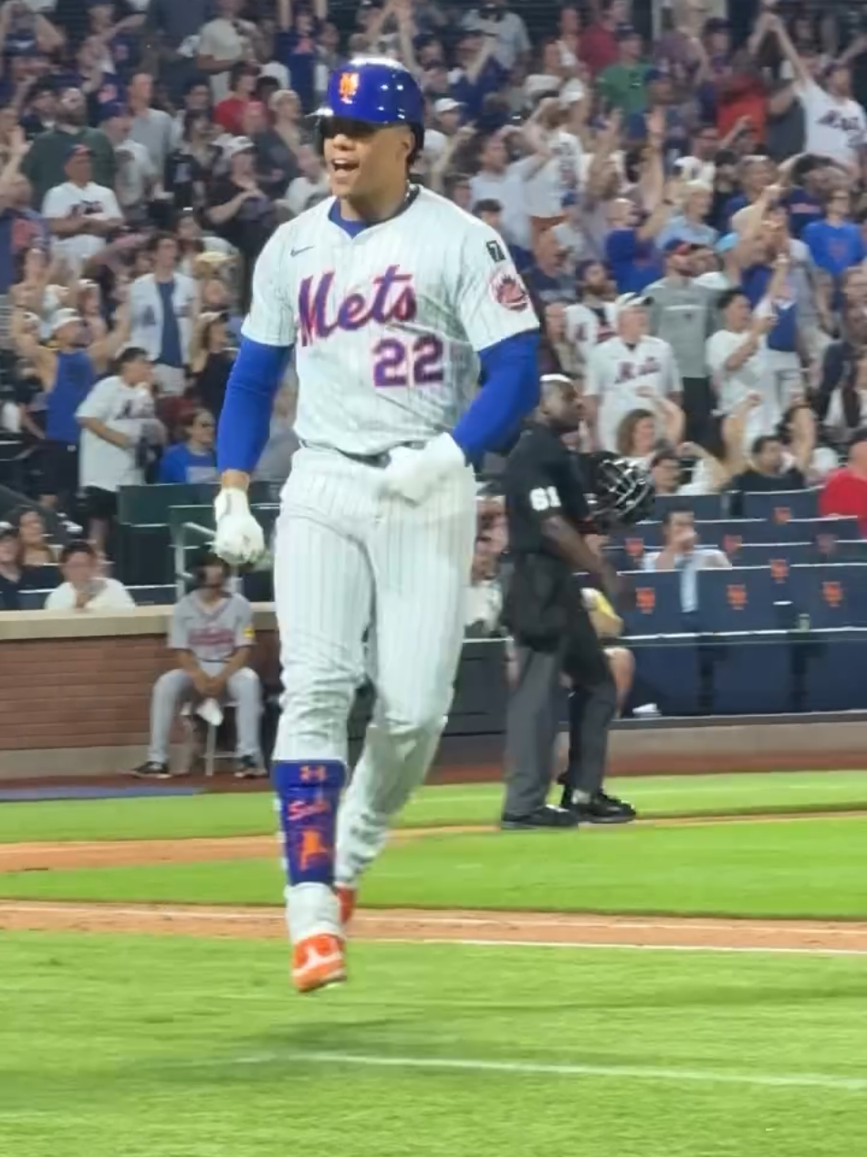 Juan Soto was FIRED UP after his second home of the night 🔥 #soto #homerun #MLB #baseball #sports #celebration #nym #mets #lgm #dinger #fyp #foryou #foryoupage #nyc #queens #citifield 