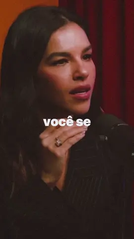 Em qualquer relacionamento, seja ele amoroso, de amizade ou até profissional, uma das chaves para a harmonia e o crescimento mútuo é saber respeitar o espaço e as necessidades individuais. Muitas vezes, em busca de proximidade, nos esquecemos de que cada pessoa tem seus próprios sonhos, ambições e desejos. É essencial entender que, para que um relacionamento seja saudável e duradouro, as pessoas envolvidas precisam se sentir à vontade para serem quem são, sem se sentirem pressionadas a abrir mão de suas vontades ou de sua identidade. Deixar o outro livre para ser ele mesmo, para perseguir suas próprias metas e crescer individualmente, é um dos maiores gestos de respeito e amor que podemos oferecer. #saudemental #reflexãododia #motivaçãodiária #relacionamento 