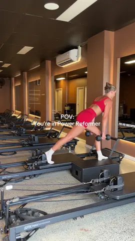 Think heavy weights and high energy. We take the fundamentals of reformer and kick it up a notch to bring you a strong and challenging workout 🔥 #reformerpilates #pilatesinstructor #powerreformer #strengthpilates #essentialstudio #pilatesstudio #pilatesgoldcoast 