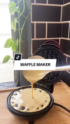 Nak sarapan ala kafe dari dapur sendiri? Guna waffle maker ni je! 🧇🔥 ✅ Non-stick – tak melekat & senang cuci ✅ Panaskan cepat, jimat masa ✅ Saiz comel & mudah simpan ✅ Sesuai untuk waffle manis, savory, crispy atau gebu Buat waffle sendiri untuk anak, suami, atau jualan kecil-kecilan pun boleh! ✨ Sekali cuba, pasti jatuh cinta dengan hasilnya! #wafflemakerMalaysia #mesinwaffleelektrik #pembuatwafflemudahguna #wafflemakermurah #alatbuatwaffledirumah #wafflemakernonstick #mesinpembuatwafflerangup #wafflemakerdapurrumah #CapCut 