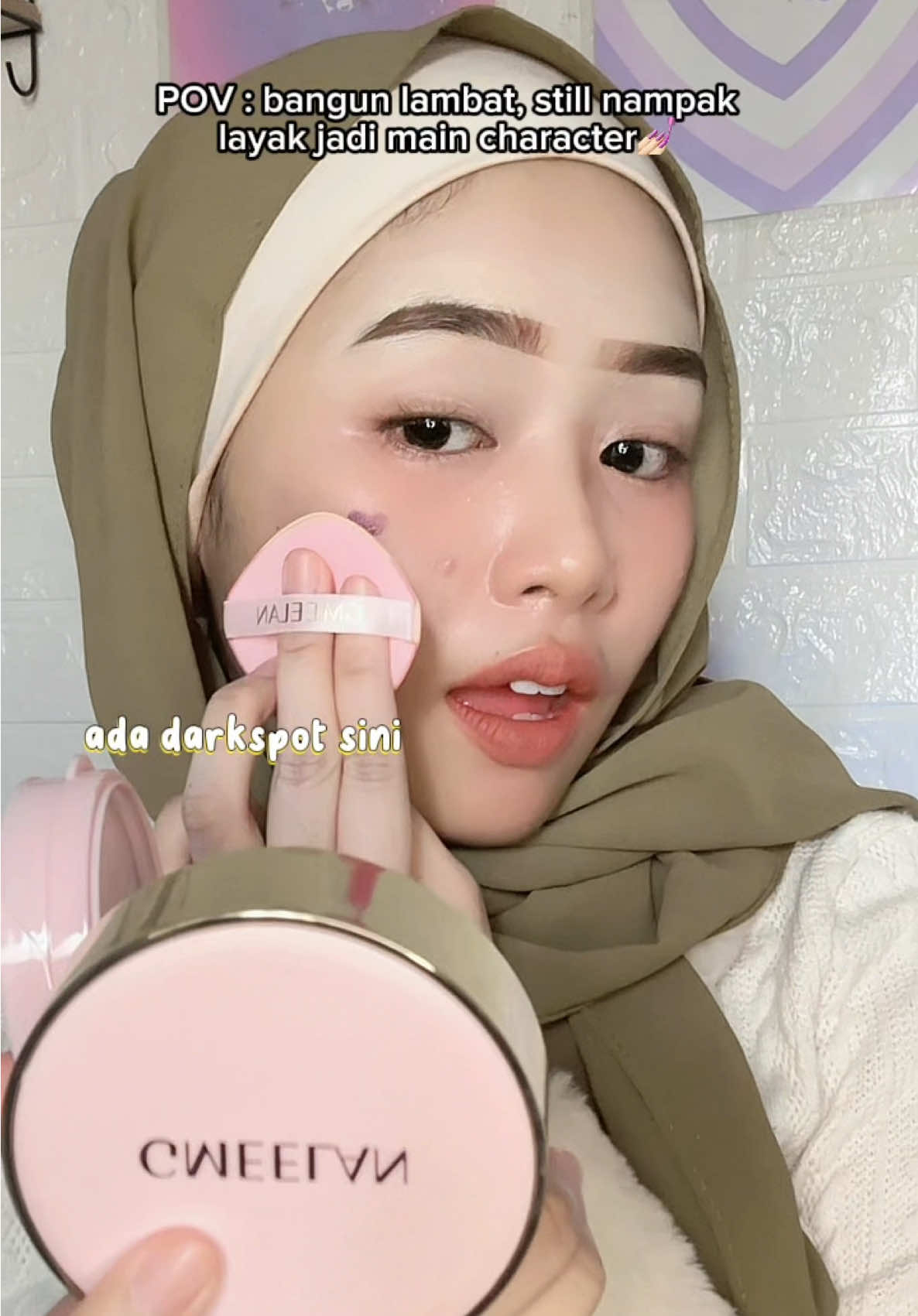 It’s giving “I woke up like this” but… with a pink cushion Gmeelan💋