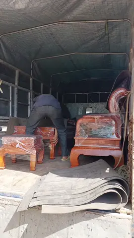 Giao khách ở thị trấn Phú Phong, Tây Sơn