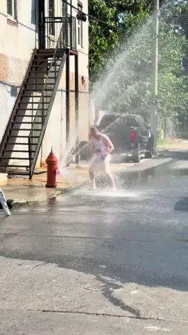 Really fighting the heat #😂 #🥵 #viral #fyp #philly #ctfu #heatwave #thoughts 