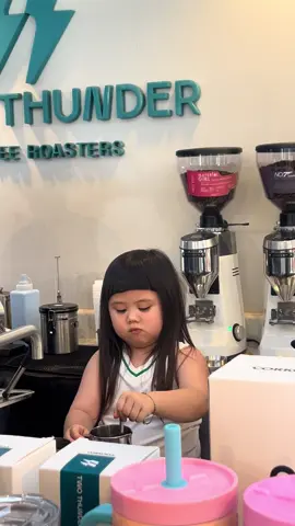 บาริต้าเกล ตั้งใจทำมากก 💖 ชิกเก้นเพลงโปรดช่วงนี้ 🐓😂 #แอบิเกล #coffee #น้องเกล 