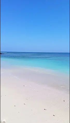 Enjoy a private time with families, friend or partner to do some activities in Kalicaa Private Beach that located in Kalicaa Villa area. Perfect place to have a place to spent time with your loves one. Enjoy a private beach, Anak Krakatau view and white beach sand #pesonaindonesia #wisata #fyp #tanjunglesung 