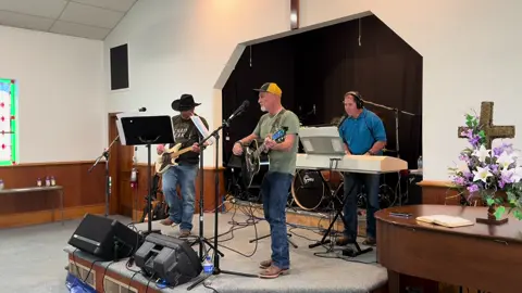 #christianrock #jesus #church #christianrockmusic #jesusrocks #amature #worshipleader #coversong #coverband #praise #worshipmusic #worship #churchband 