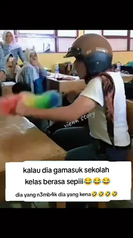 siswa terlucu dikelas🤭 dia heboh sendiri🤣🤣🤣 #funnystudent #student #viralvideo #viralfyp #xyzbca 