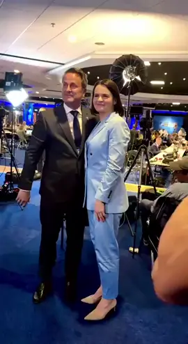 ПАДГЛЕДЖАННАЕ👁️ПАДСЛУХАННАЕ👂 ў парламенцкіх/палітычных КУЛУАРАХ У нас такая прыцягальная элект-прэзідэнт, што віцэ-прэм’ер і міністр замежных спраў Люксембурга Ксаўе Бетэль не можа стрымаць сваіх пазітыўных, сяброўскіх эмоцый…    Для тых хто занадта ўзбудзіўся відыў, паведамляем, што Бетэль, які ўзначальваў краіну ў 2021-2023, стаў трэцім у свеце нацыянальным лідарам, які не хаваў сваю гомасэксуальную арыентацыю. #беларусь #пранас #гаага #нато  #безопасность #тихановская 