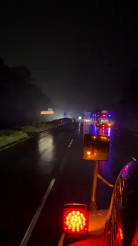 Noche y Ruta Lloviosa🌧️🙏🏻  #pesadosdeguatemala🇬🇹😎✌ #trailerosdelmundo #moustros_del_asfalto_vip #camionesconestilo #pesados502 #paraelmundoentero🌍 #trailerosdecorazon #paratytiktok #viral_video #viral_video #pyfツviral_❤ #canciones #fppppppppppppppppppp #pyp #pypシ 