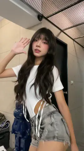 最後偷咬嘴唇