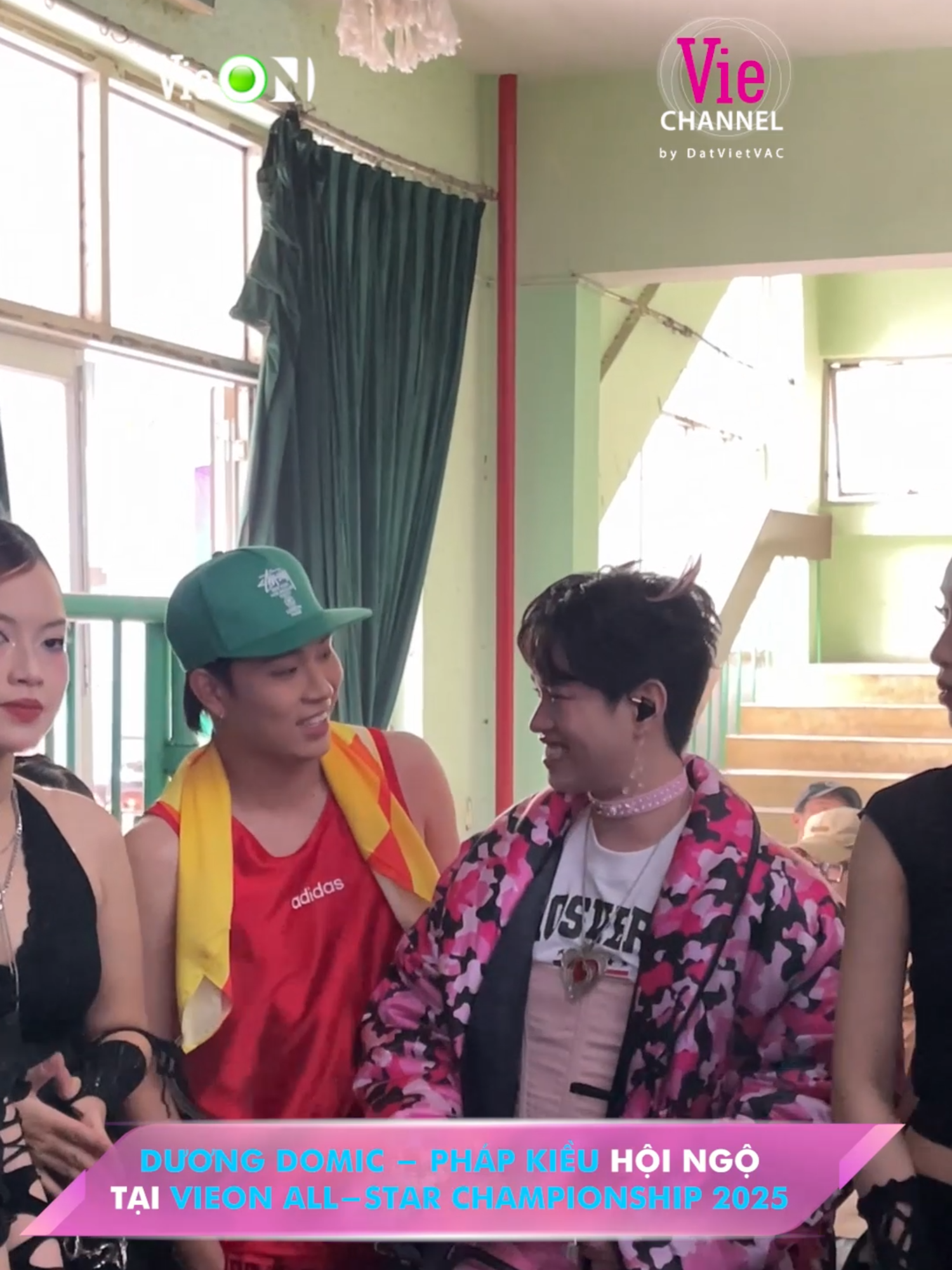Nghe đồn ảnh bị kẹt xe  #VieON #VieONAllStarChampionship #VieON5Years #EmXinhSayHi #EmXinh #EXSH #VieChannel #DatVietVAC #DUONGDOMIC #PHAPKIEU