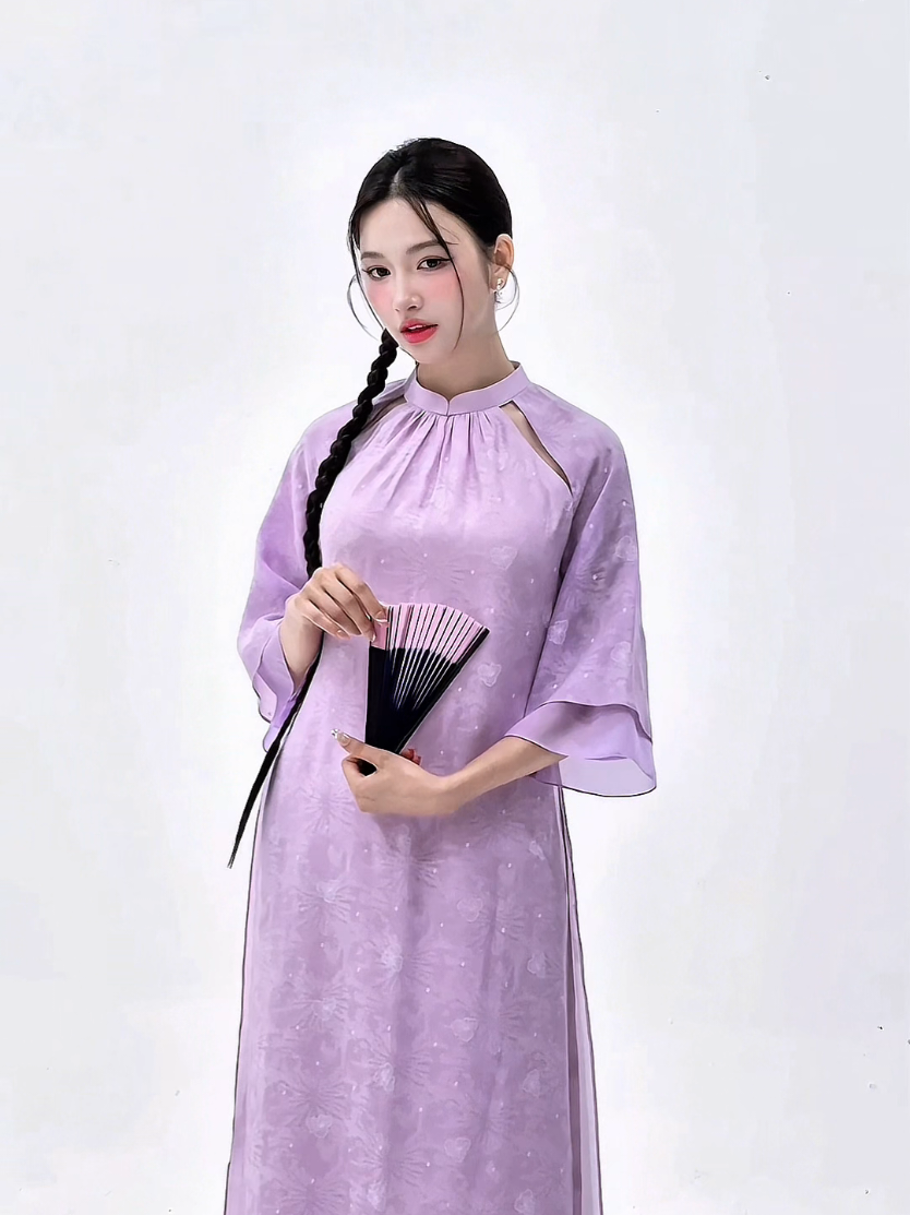 Em là cô gái, mặc áo tím mộng mơ #aodainger #aodaicachtan #aodaivietnam #trending 