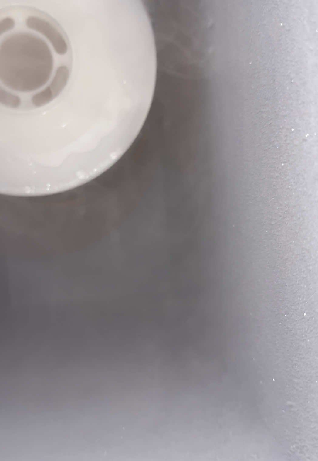 day one build up of freezer frost! had some trial and error, but i’m hopeful for day two 🤍🧊 #icelovers #icetok #ice  #deepfreezerfrost #softice #fluffyice 