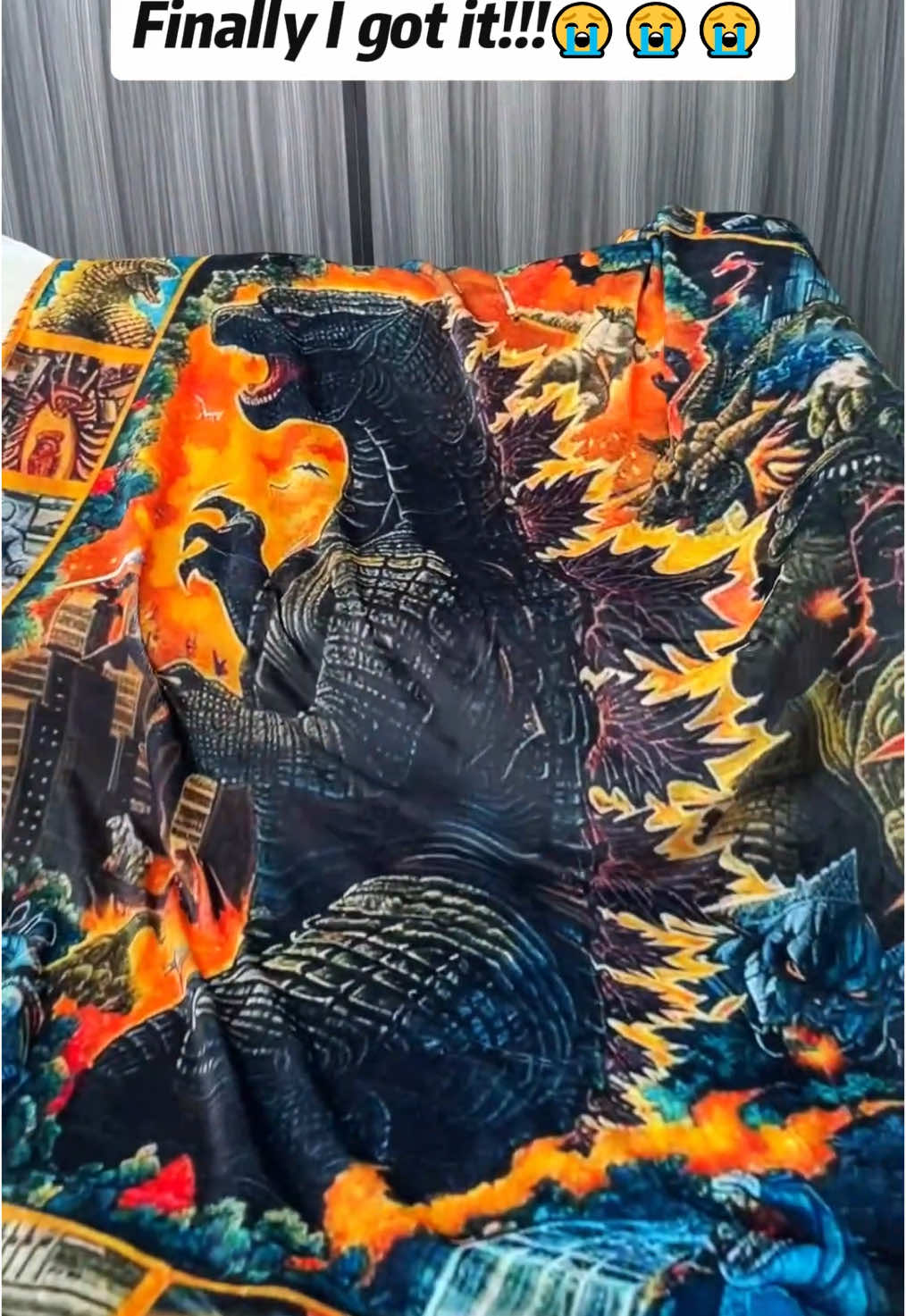 absolutely obsessed 😭😭😭#godzilla #monsters #godzillakingofthemonsters #godzilla2025 #fyp #fypシ #blanket#dealsforyoudays 