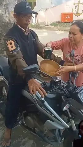 Bagaimana Menurut Kalian, Isi BBM Tangki di Goyang..? #bbm #minyak #bensin #bensineceran #videoviral #gosip #komedi #gosipviral #komedikocak #beritatiktok #beritaviral #news 
