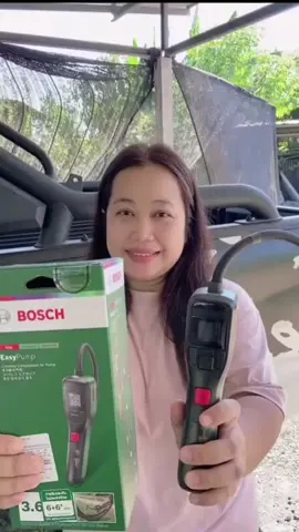 BOSCH EASY PUMP - Pompa tanpa kabel dari Bosch yang bisa jadi solusi andalanmu setiap saat! Dapat digunakan dengan mudah dengan tekanan hingga 10.3 bar. Sangat ringan dan ramping untuk dibawa dan disimpan. #boscheasypump #easypump #pompaudara #pompaban #pompabanmobil #pompaanginportable #pompaportable #boschindonesia 