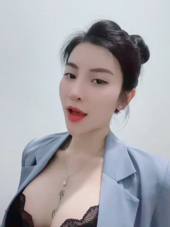 Hey cưng, nào rảnh gọi em tư vấn mở thẻ nhé 😉