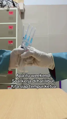 Siap tempur tapi jangan lembur hehe  Collab with @yunia_prihapsary  #perawat #nakes #perawaticu #perawatindonesia #nurse #nurselife #fyp #fypage #justcontent #kontenperawat #trend #trending 