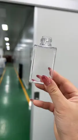 100ml square bottle,please contact me if you need it#petbottle #plasticbottle #glassbottle #transparentbottle #perfumebottle #packagingfactory #custompackaging #packagingsupplies #cosmeticpackaging #skincarepackaging #beautypackaging #oem #tiktok #foryou #fyp #bottlepackaging #squarebottle 