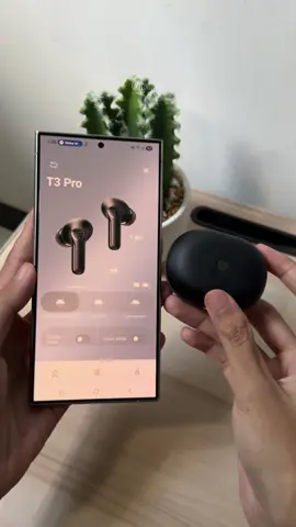 🎧 Gak cuma buat dengerin lagu… Soundpeats T3 Pro ini jagoannya buat telponan, gaming, sampe kerja fokus tanpa gangguan! 🔥 ✨ Fitur andalannya: ✔️ Active Noise Cancellation ✔️ Dual Mic AI Call Noise Reduction ✔️ Game Mode 0.08s Low Latency ✔️ Spatial Audio immersive banget ✔️ Baterai tahan sampai 28 jam! ✔️ IPX4, aman dari keringat & cipratan air Harga under 200ribuan worth it sih!    #soundpeats  #ancearbuds #rekomendasitws #FYP #soundpeatst3pro  