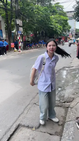 Giống học sinh đi thi hơn cả học sinh. Chúc các bạn 2k7 thi tốt nha  #phuongthuviec #vutrumd #mdvietnam 