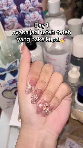 ini harus belajar ngetik sih 😭😭😭 susah juga ternyata #fyp #pressonnail #nailbyaisha 