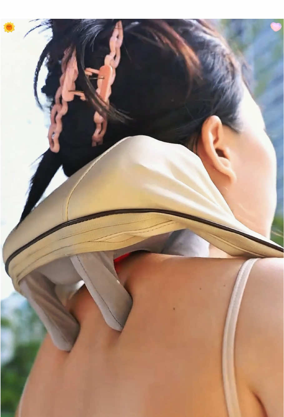This Neck & Back MassagerwithHeat isaMUSTHAVE8DeepKneadingShiasuMassageNodesPerfecttogetmytensionoutofmyneck#TikTokShop#neckandbackmassager#shiatsu#nekteck#DE
